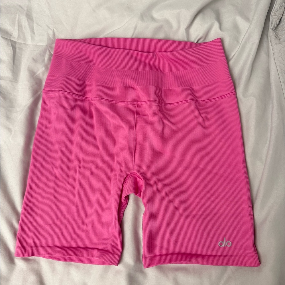 ALO Yoga Pink Shorts 5” medium